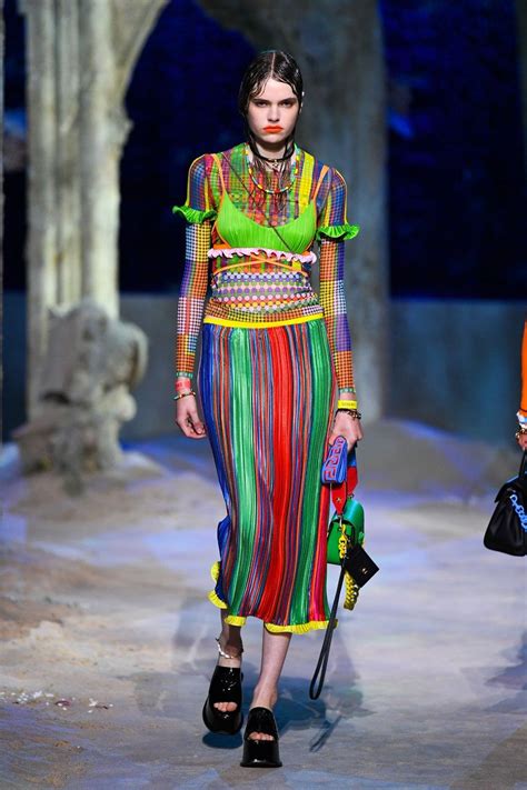 sfilata versace febbraio 2021|versace greek dress 2021.